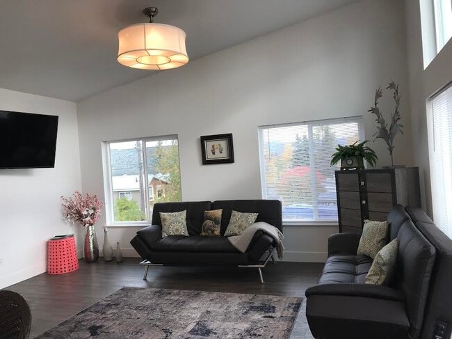 livingroom - 343 W 12th Ave