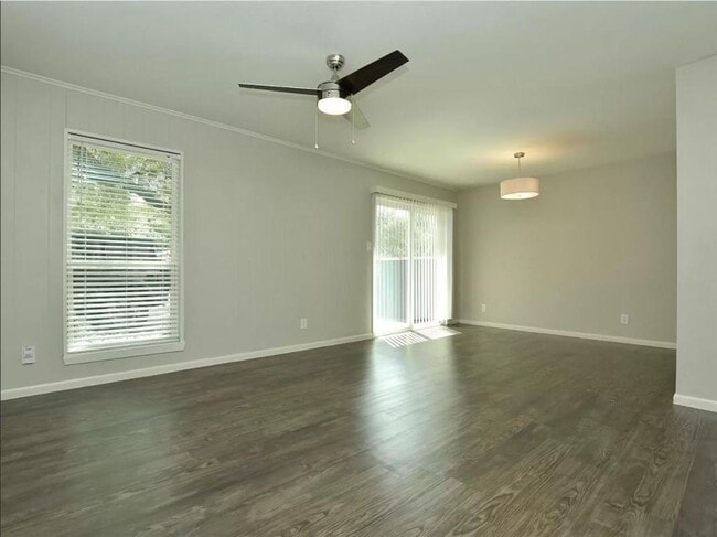 Foto del edificio - 1210 Hollow Creek Dr