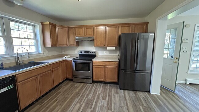 Foto del edificio - Spacious 3-Bedroom Cape – Quiet Country Living on 2 Acres