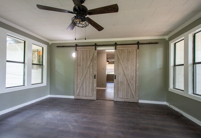 Building Photo - 1811 Linda Ln