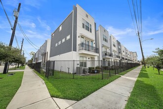 Building Photo - 2603 Hutchins St