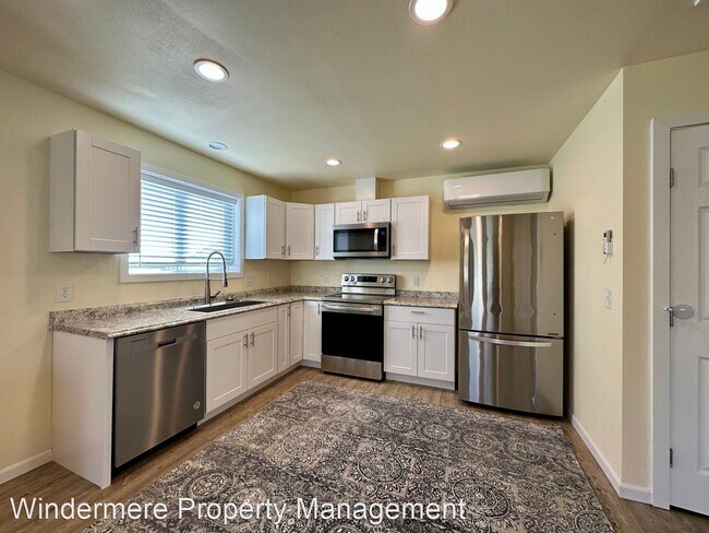 Building Photo - 1 br, 1 bath House - 4464 Salt Spring Dr.