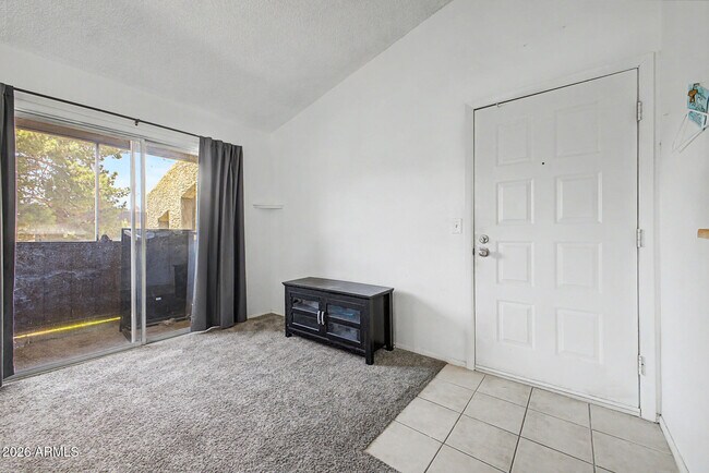 Foto del edificio - 461 W Holmes Ave