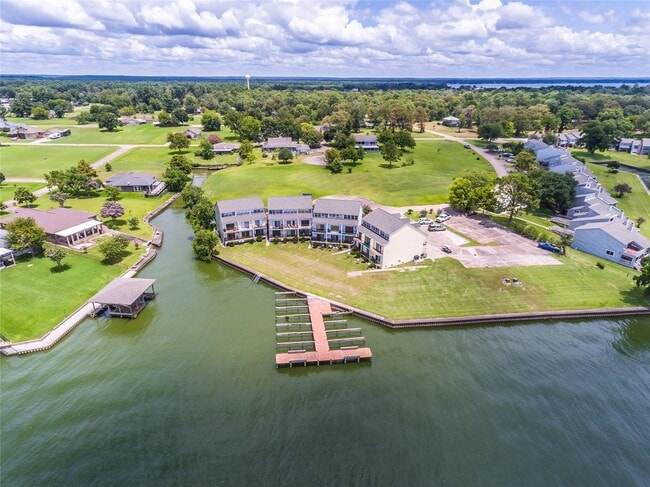 Foto del edificio - 445 Carolcrest Ln