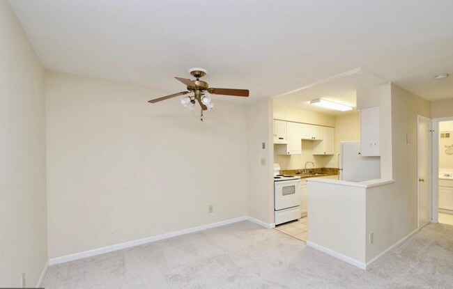 Foto del edificio - Charming 1BR/1BA Condo in Cardinal Forest, Springfield! Rent Includes Gas, Water, Sewer & Trash