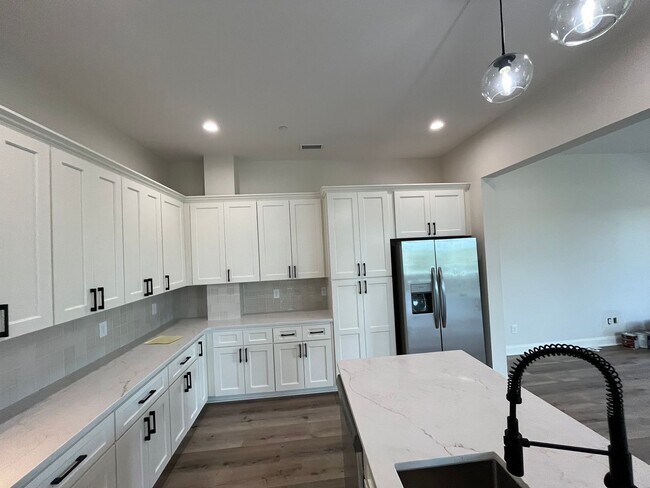 Foto del edificio - 6801 River Rd