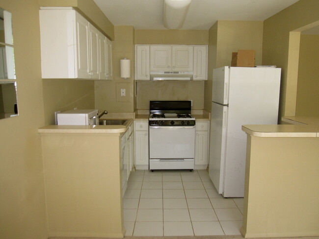 Kitchen - 12 S Van Dorn St