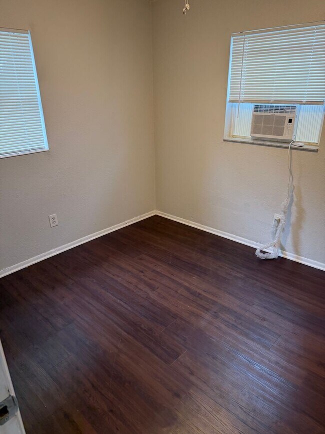 Foto del edificio - Charming 2-Bedroom, 1-Bath Home with Great Outdoor Spaces!