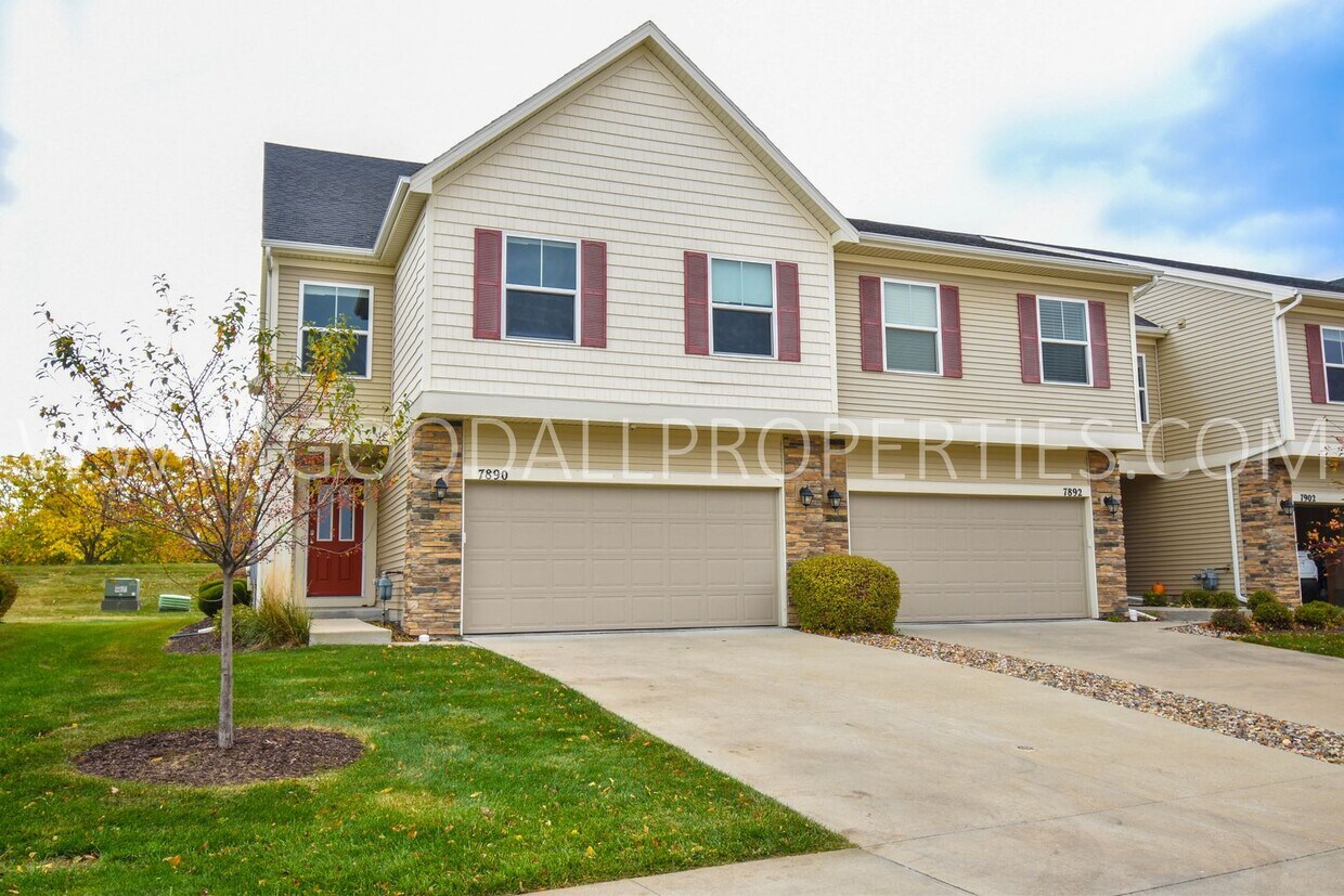 Primary Photo - 3 Bedroom 2.5 Bath Townhome Near Jordan Creek