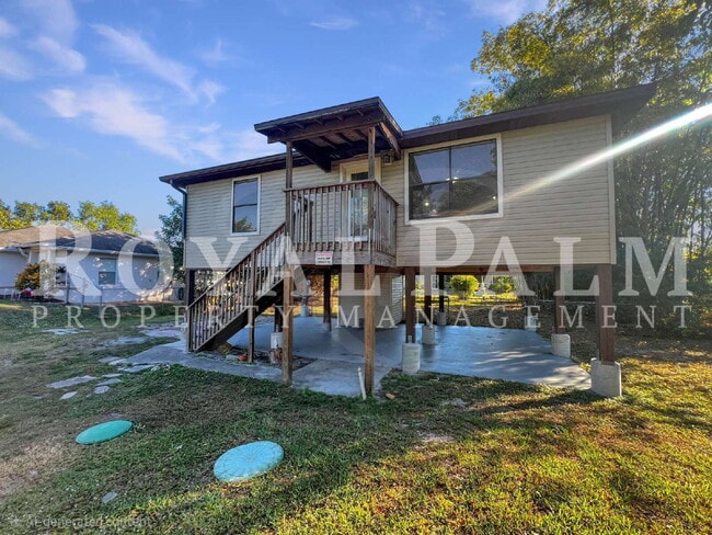 Building Photo - 2/1 Rental with W/D Hookups—Roses are Red, Lawns are Green, a Fenced Yard? That’s a Pet Lover’s D...