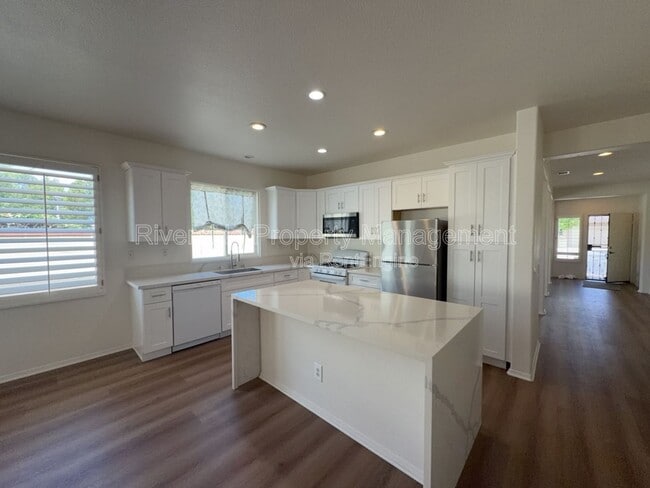 Foto del edificio - 22248 Silverbell Ln