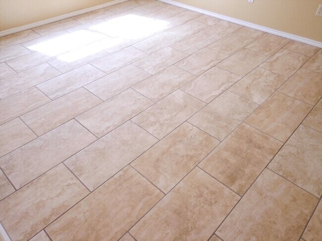 Building Photo - Affordable, move in ready home!