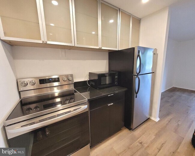 Foto del edificio - 808 Hickory Cir