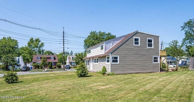 Building Photo - 463 Butler St