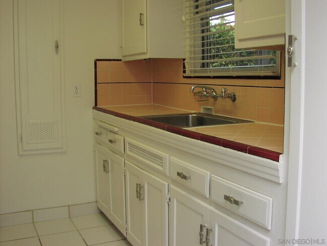 Foto del edificio - 1801-1807 Cable St