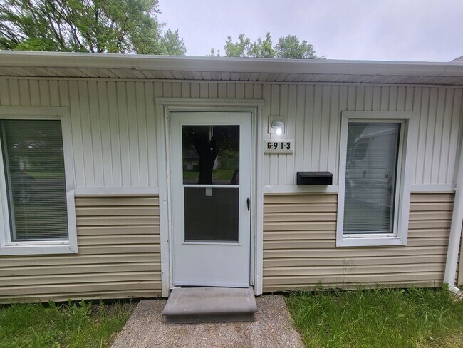 Foto del edificio - 3 bedroom home on Flint's North-east side