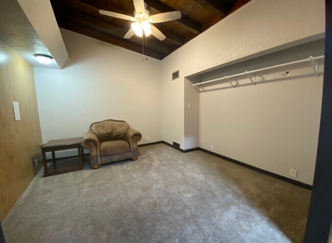 Foto del edificio - 6211 N College Dr