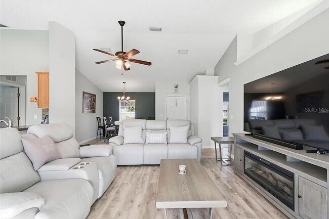 Foto del edificio - 24 Radcliffe Dr