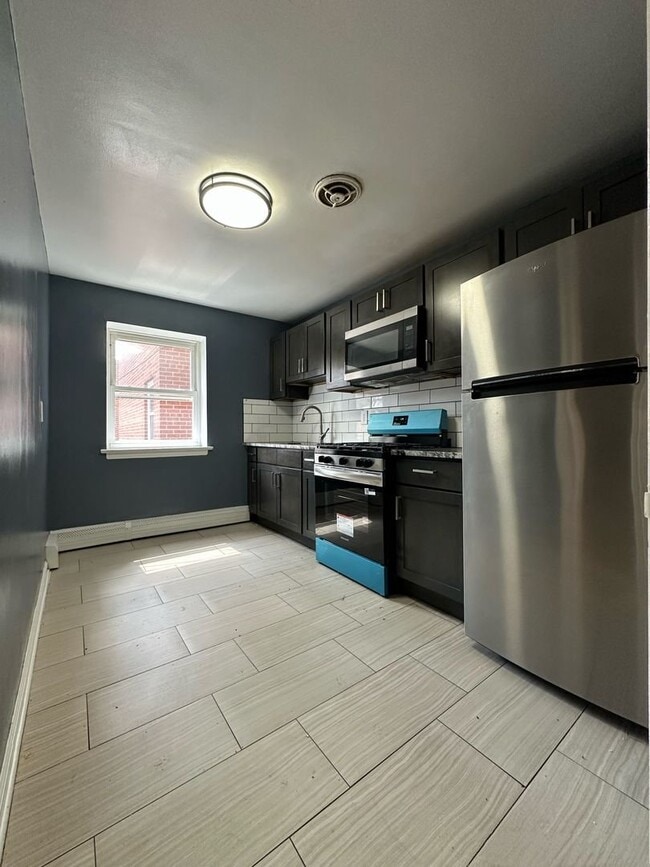 Foto del edificio - 128 E 7th St