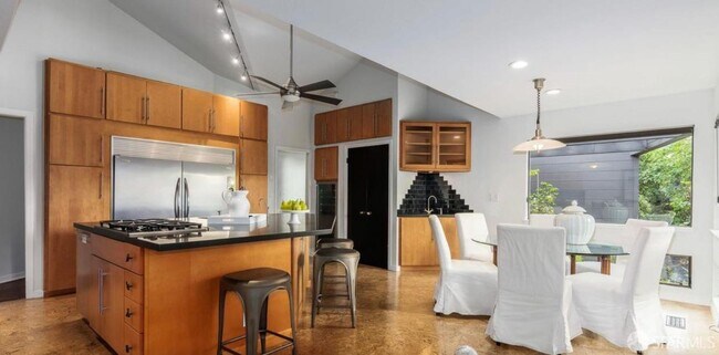 Building Photo - 16 Toledo Ct