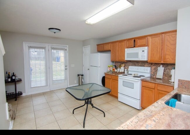 Building Photo - 4016 Cody Dr