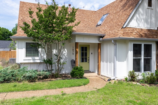 Foto del edificio - 1879 Corbin Rd