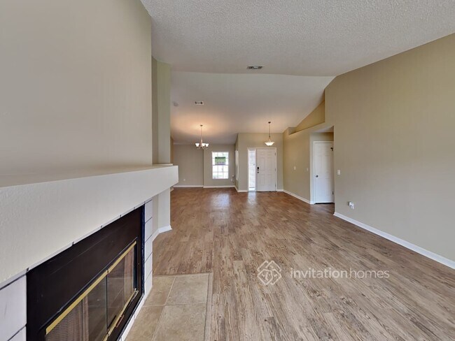 Foto del edificio - 1054 Providence Ln
