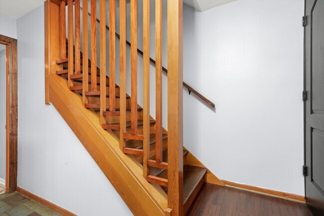 Building Photo - 318 Brittain