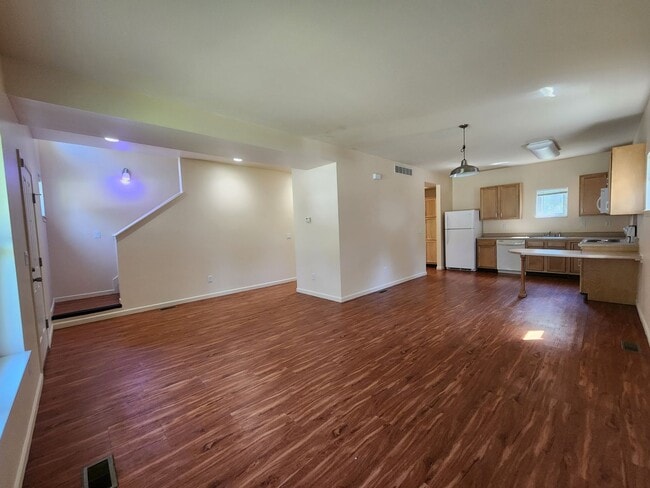 Building Photo - 3 Bedroom House In Alton