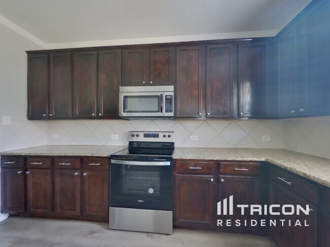 Foto del edificio - 421 Emerald Creek Dr