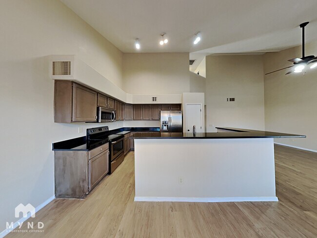 Foto del edificio - 8161 N Midnight Way