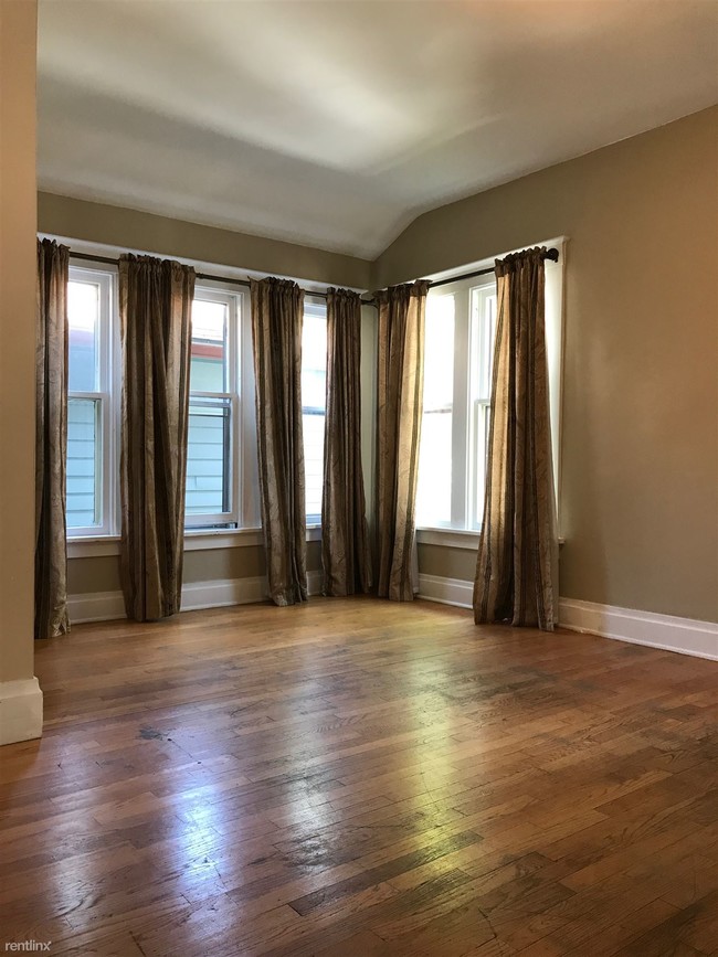 Building Photo - 4 br, 2 bath  - 1314 Oak St 1314 Oak St. #1