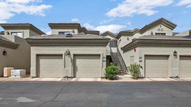Building Photo - Gorgeous 2 bedroom / 2 bath condo in The E...