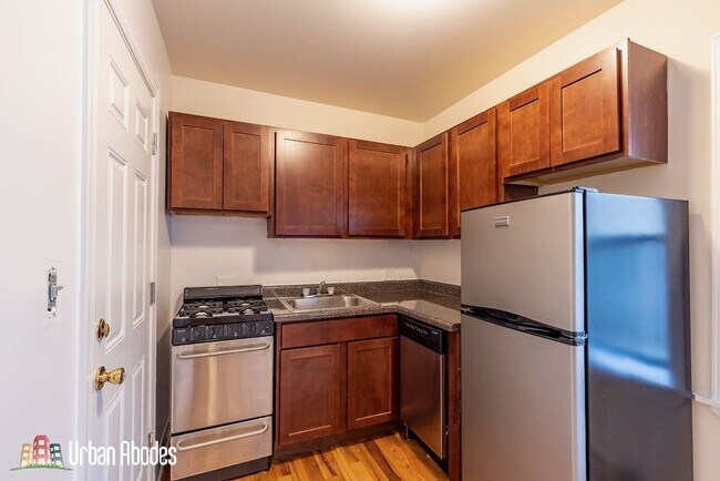 Foto del edificio - 816 W Cornelia Ave