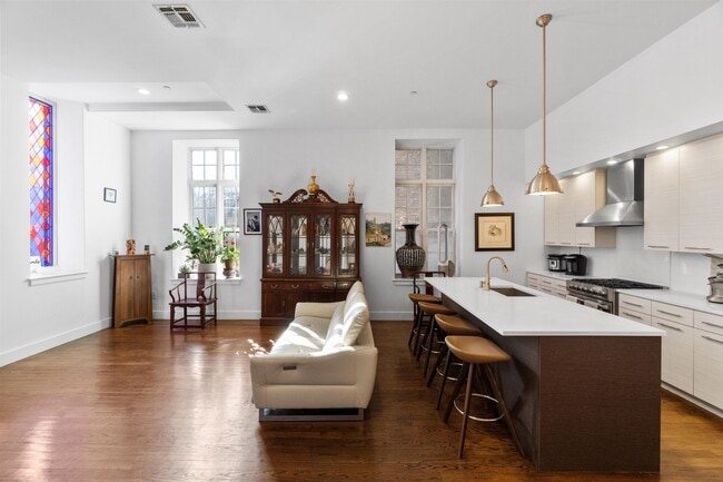 Building Photo - 304 Pavonia Ave