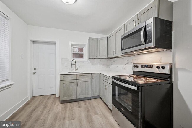 Building Photo - 2919 N Mascher St