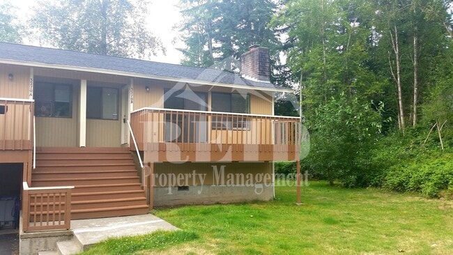Building Photo - CENTRAL PORT ORCHARD - 2 BEDROOM DUPLEX WI...