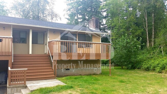 Foto del edificio - CENTRAL PORT ORCHARD - 2 BEDROOM DUPLEX WI...