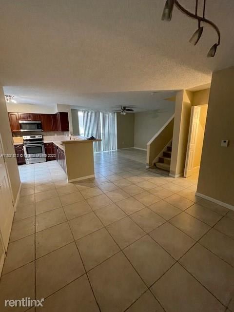 Building Photo - 3 br, 2.5 bath House - 1733 Village Blvd A...