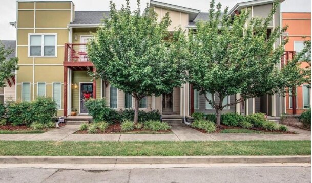 Frente - 2304 Zermatt Ave