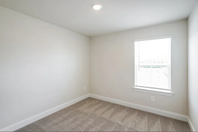 Foto del edificio - 228 River Rock Dr