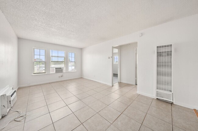 Foto del edificio - Newly renovated 2 bedroom 1 bath unit in R...
