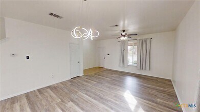 Building Photo - 6213 Bridgewood Dr