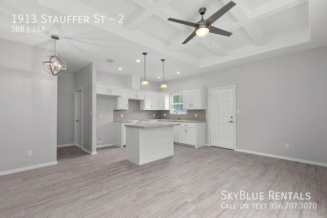 Building Photo - 1913 Stauffers St