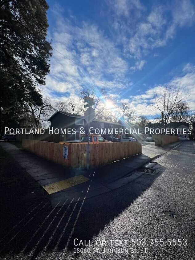 Primary Photo - Aloha Townhouse-style Plex With Large Back...