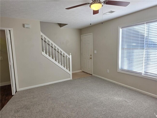 Building Photo - 100 Rosehip Ln