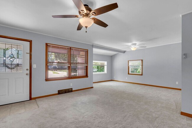 Building Photo - Updated 4 Bedroom 3 bathroom in Derby, KS