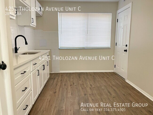 Foto del edificio - 4251 Tholozan Ave