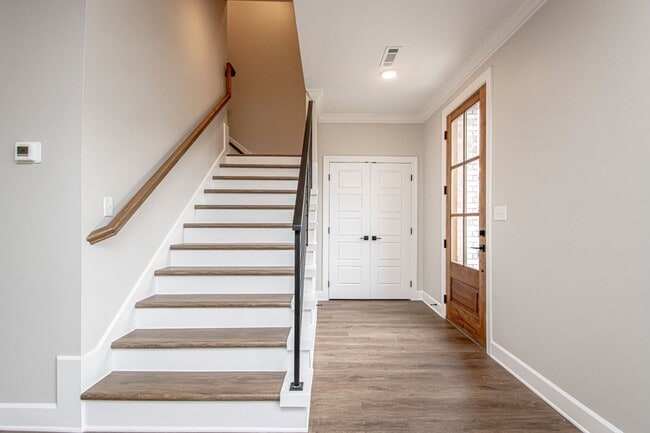 Building Photo - Newer Construction 3 bed 2 1/2 Bath, 2,033...