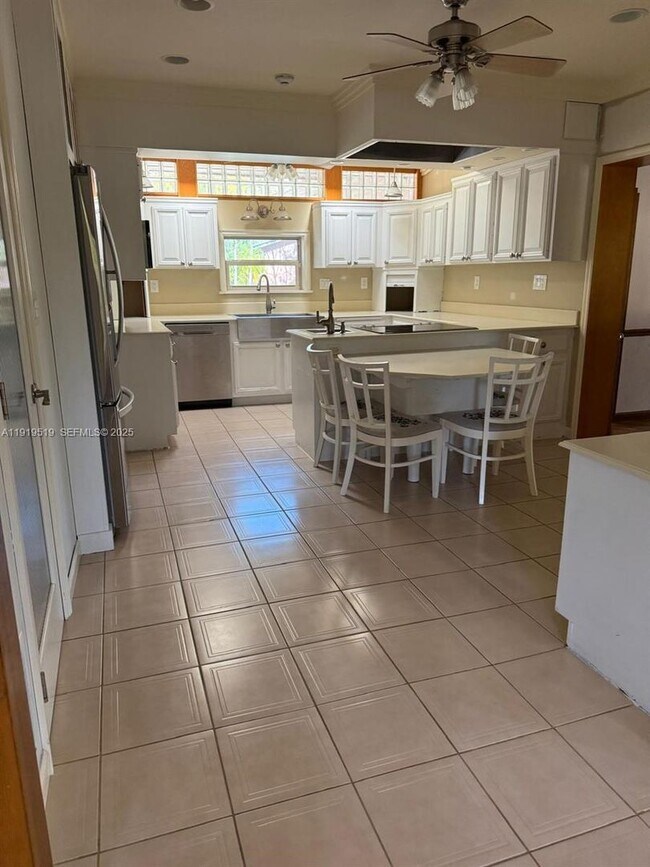 Foto del edificio - 5461 W Broward Blvd